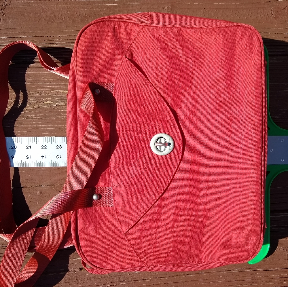 Baggallini messenger bag and pochette